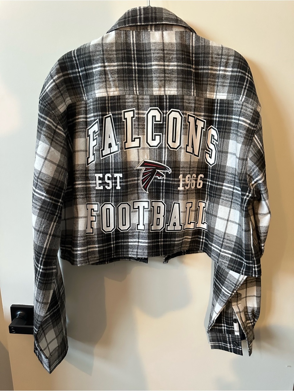 NFL Atlanta Falcons Embroidered Plaid Flannel Button Top Cropped Size Medium